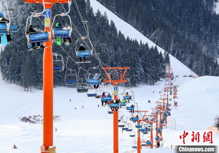 Үрімжінің айналасындағы тау шаңғысы курорттары жаңа қар маусымын қарсы алды