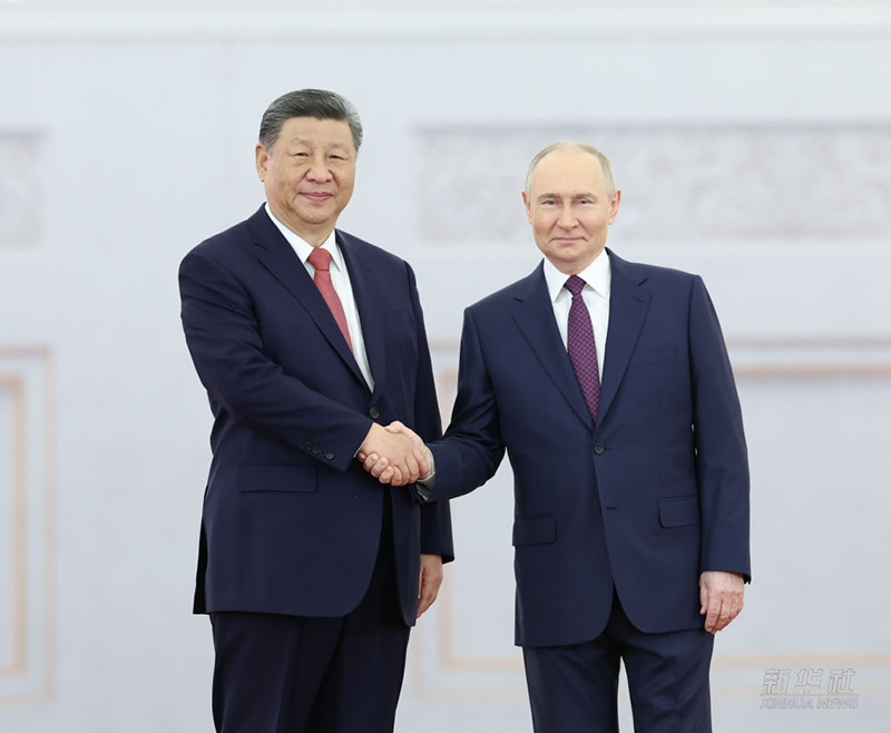 Си Цзиньпин Путиннің қарсы алу рәсіміне қатысты