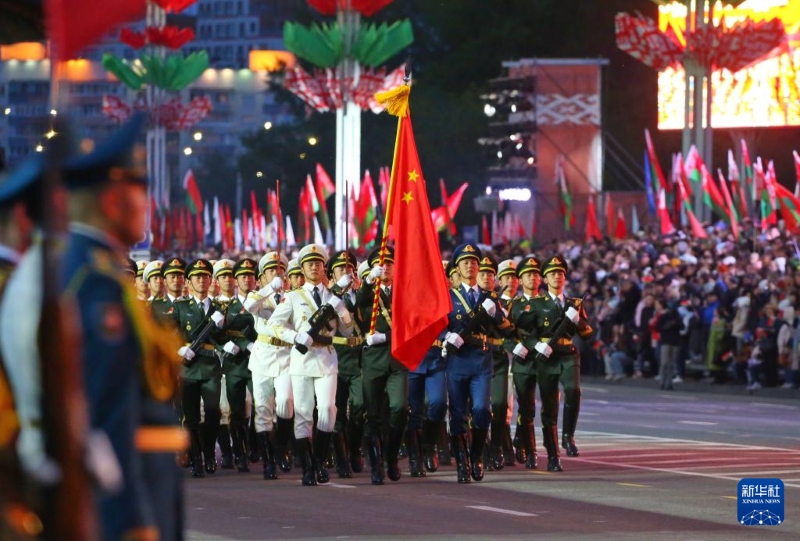 Қытайдың құрмет қарауылы Мәскеудегі Қызыл алаңда әскери парадқа қатысты