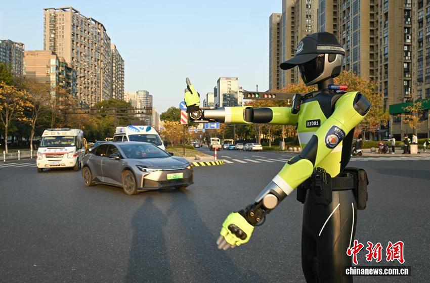 ЖИ жол полициясы Ханчжоу қаласында жұмысқа тұрды