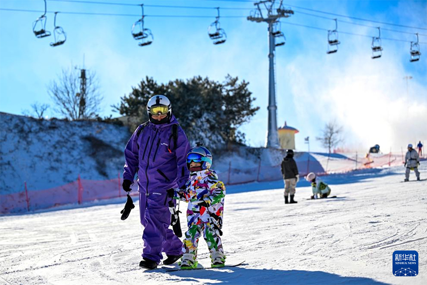 Яньшань тауының етегіндегі қар-мұз шаруашылығы қыза түсті