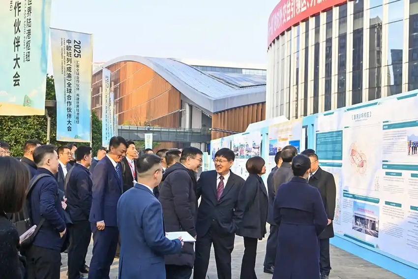 Қытай-Еуропа пойызының (Чэнду-Чунцин) суық тізбекті тарату орталығы құрылды