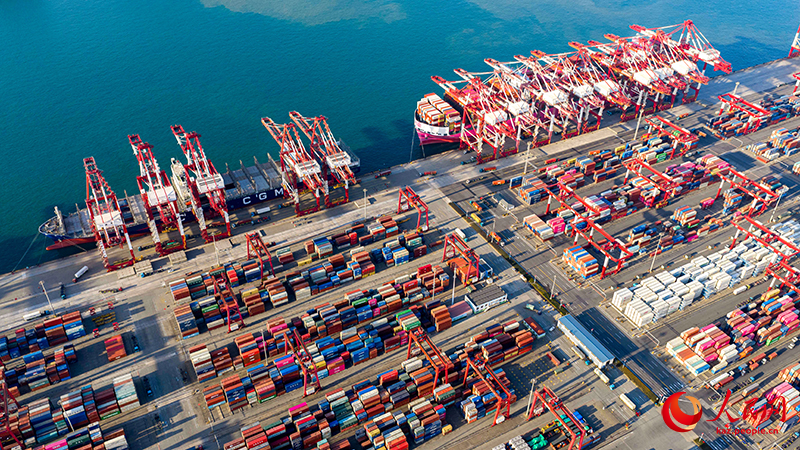 Шаньдундағы Циндао портының жылдық жүк тасымалдау көлемі тағы да 700 миллион тоннадан асты