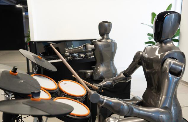 Ханчжоуда Робот музыка тобы айына орта есеппен бес-алты ойын қойып жүр