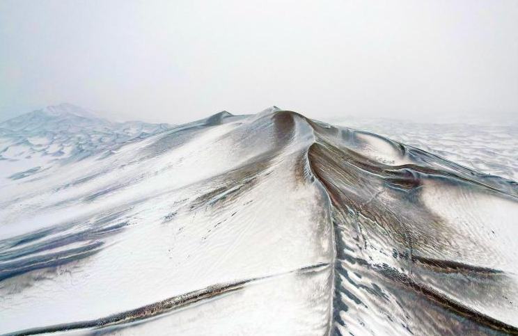 Шыңжаңдағы Құмтау шөліне алғашқы қар түсті