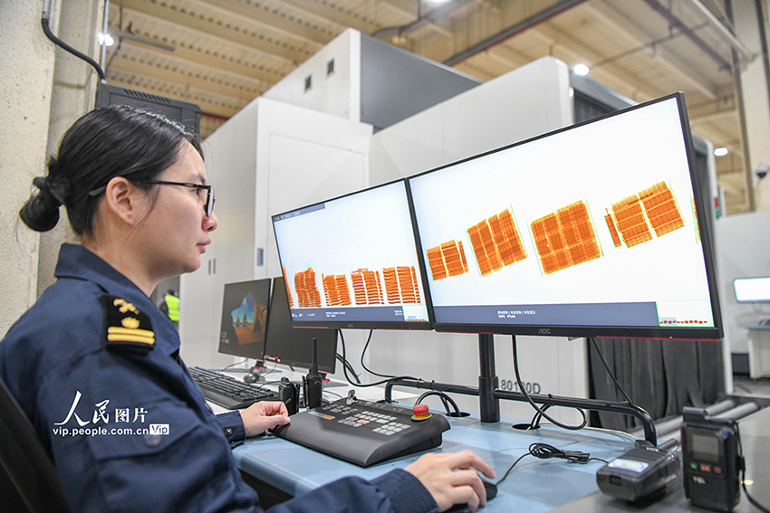 Хайнаньдағы кедендік операцияның бірінші күні: Хайкоу Мейлань әуежайы аралдан тарифсыз тауарлардың бірінші партиясын шығарды