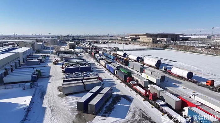 Жаңа рекорд: Қорғас портымен кіріп-шыққан жолаушылар саны бір жыл ішінде миллионнан асты