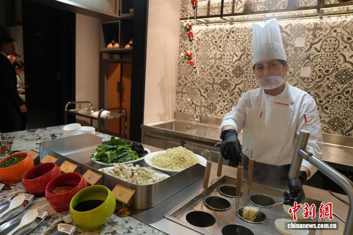 Қытай тағамдарының иісі Қазақстан елордасында аңқыды