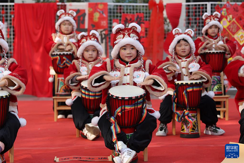 Мектеп аулалары түрлі іс-шаралармен жаңа жылды қарсы алды