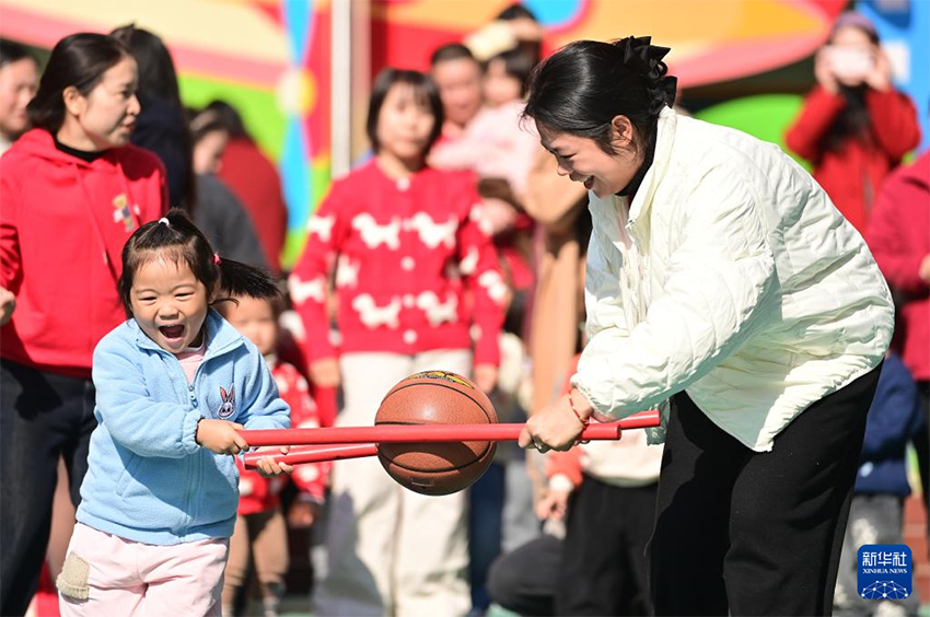 Мектеп аулалары түрлі іс-шаралармен жаңа жылды қарсы алды
