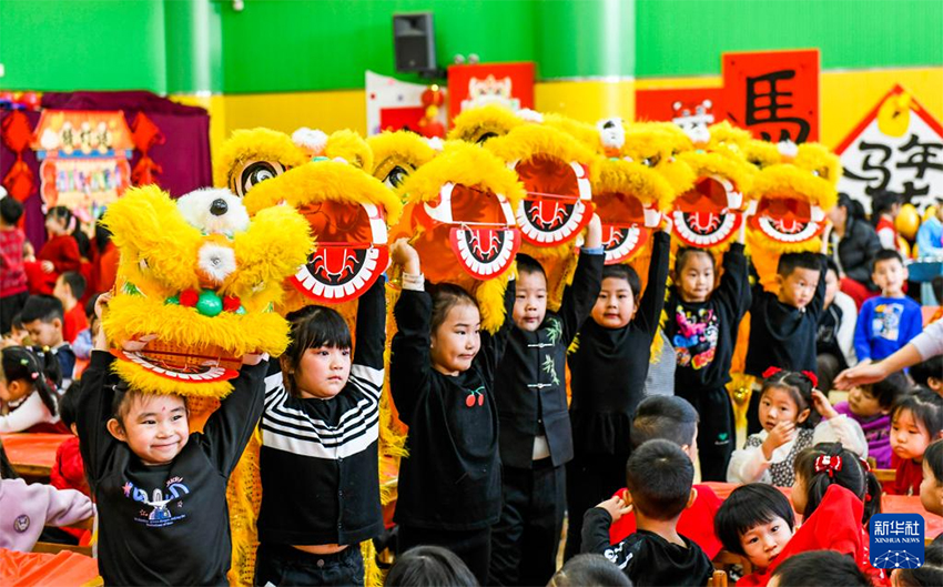 Мектеп аулалары түрлі іс-шаралармен жаңа жылды қарсы алды