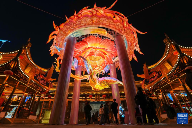 Цзянсу өлкесінің Нанкин қаласында шамдар жағылып, жаңа жыл тойланды