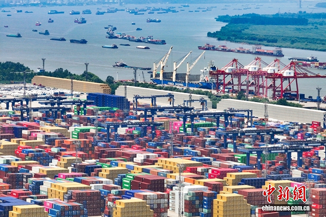Қытайдың Янцзы өзені магистральдық портындағы жүк айналымы әлемдегі ішкі өзендер бойынша бірінші орында тұр