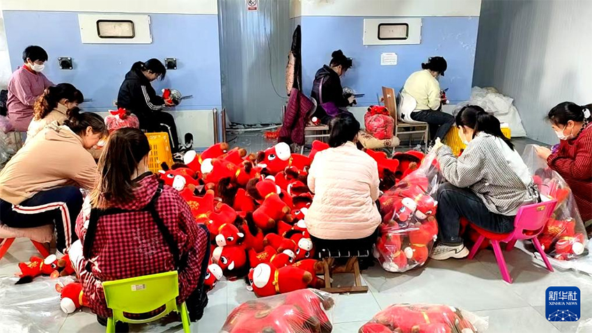 Иу, Чжэцзян: «Бұртиған жылқы» ойыншығы күтпеген жерден танымал болды