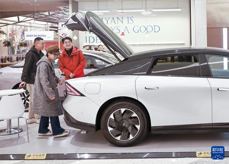 2025 жылы Қытайда жаңа энергетикалық көліктердің өндірісі мен сатылымы екі есеге артып, 16 миллионнан асты