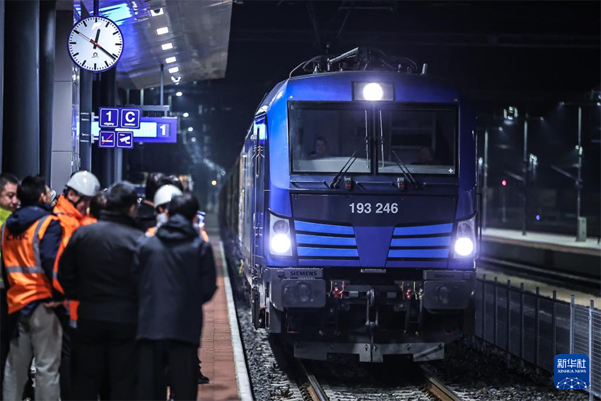 Венгрия-Сербия теміржолының Венгрия бөлігінде жүк тасымалы ресми түрде басталды