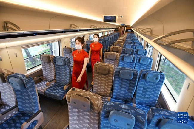 Қытайдан экспортталған алғашқы 350 км/сағ EMU конвейерден шықты