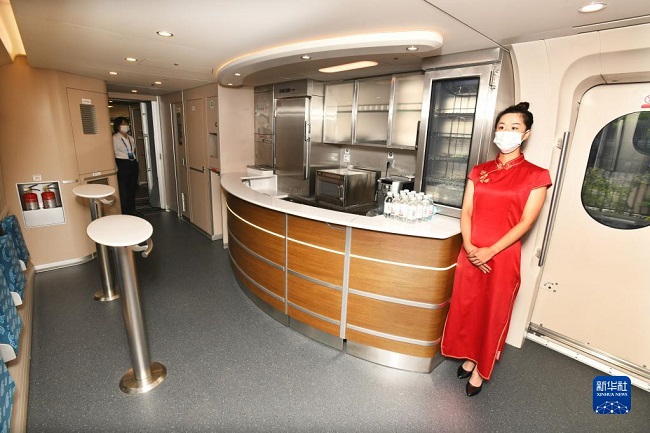 Қытайдан экспортталған алғашқы 350 км/сағ EMU конвейерден шықты