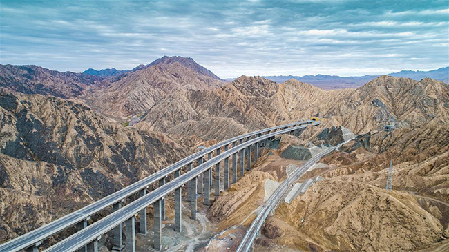 Шыңжаң Жетімбұлақ-Чарқылық тас жолы аяқталып, көлік қозғалысы ашылды