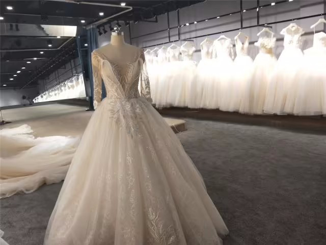 Шағын ауылдан шыққан үйлену көйлектері әлемдегі қалыңдықтардың қолына жетеді