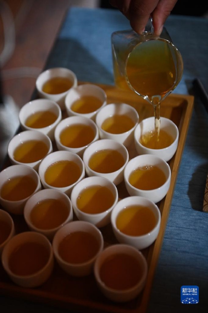 Чансин күлгін бамбук шайының хош иісі ғасырлар бойы аңқыды