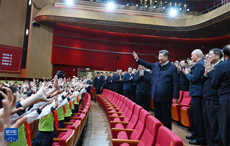 Си Цзиньпин Шыңжаң Ұйғыр автономиялық регионының құрылғанына 70 жыл толуына арналған «Көрікті Шыңжаң» кешіне қатысты