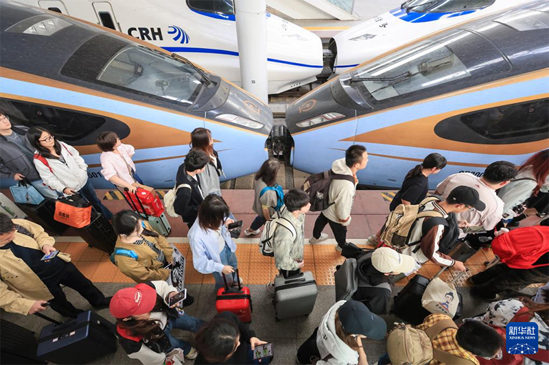 Қытайда қос мереке кезінде өңір аттаған жолаушылар саны 2,4 миллиардтан асты