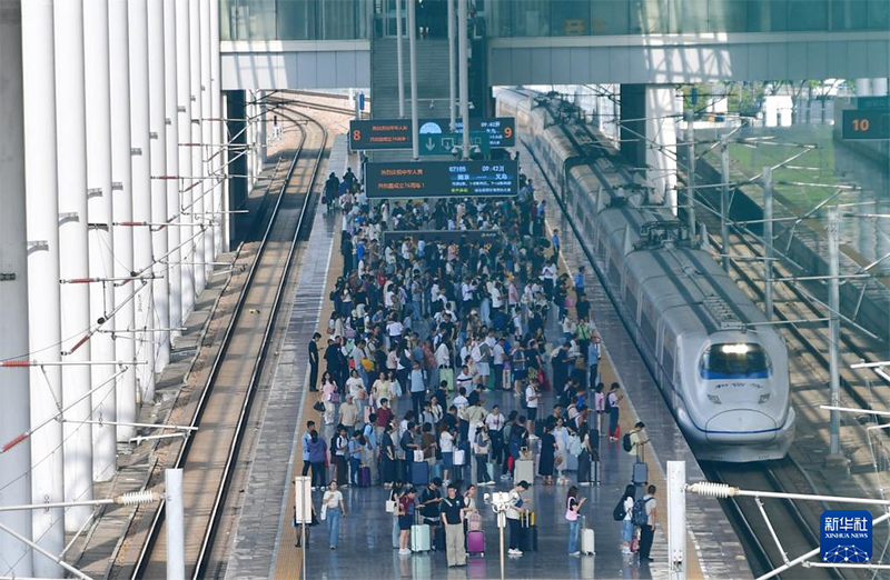 Қытайда қос мереке кезінде өңір аттаған жолаушылар саны 2,4 миллиардтан асты
