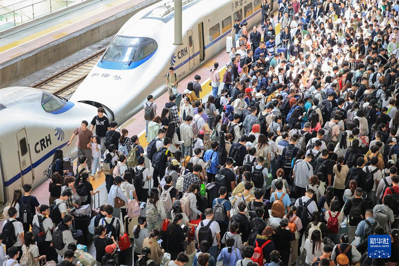 Қытайда қос мереке кезінде өңір аттаған жолаушылар саны 2,4 миллиардтан асты