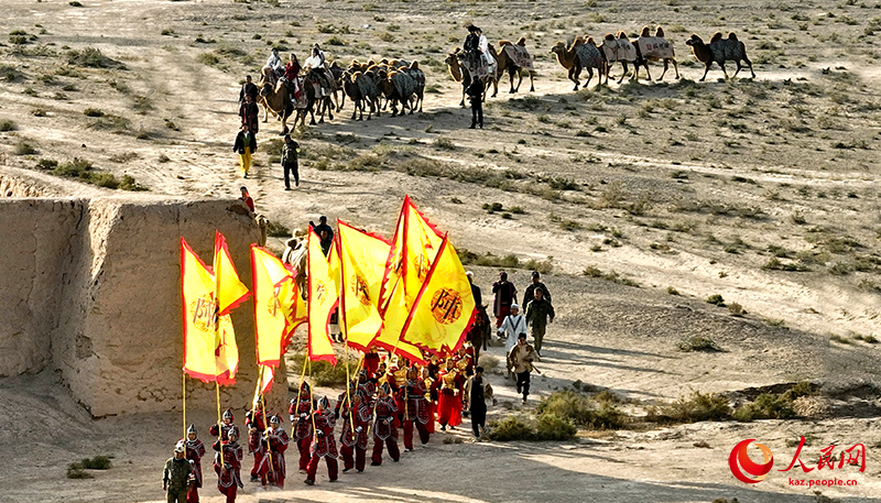 Ганьсудың Гаотай ауданына Жібек жолын бойлаған түйе керуені келді