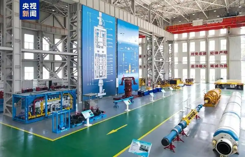 Хайнаньда Қытайдың алғашқы ұлттық деңгейдегі терең теңіздегі мұнай-газ апаттық-құтқару базасы ашылды