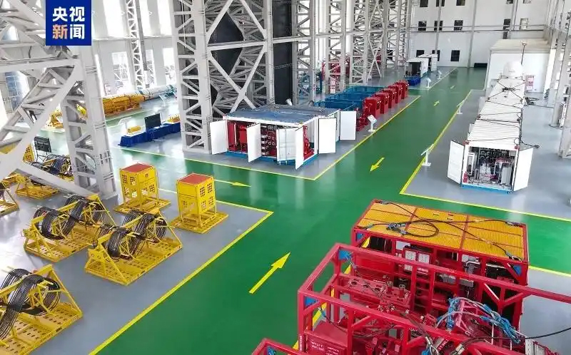 Хайнаньда Қытайдың алғашқы ұлттық деңгейдегі терең теңіздегі мұнай-газ апаттық-құтқару базасы ашылды