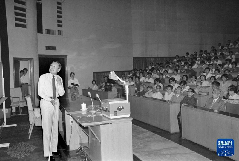 Қытайдың әр саласы әйгілі физик Ян Чжэньнинді еске алады