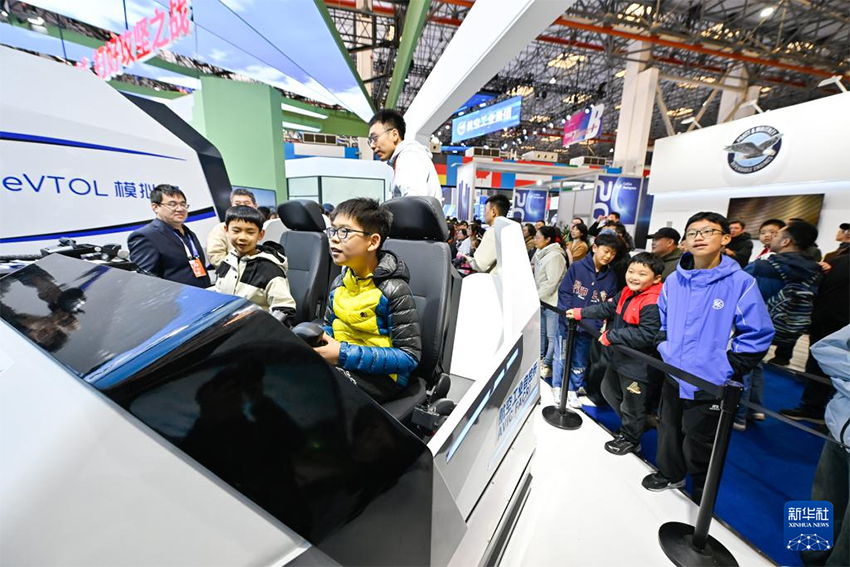 Қытайдың 7-інші Тяньцзинь Халықаралық тікұшақ көрмесінің ашық есік күні басталды
