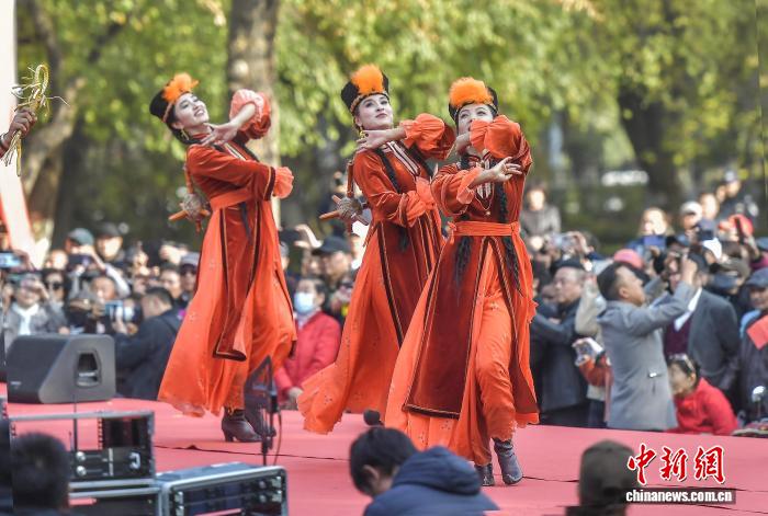 Қытайдың алғашқы Шыңжаң халық өнері маусымының үздік бағдарламасы Үрімжіде қойылды