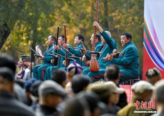 Қытайдың алғашқы Шыңжаң халық өнері маусымының үздік бағдарламасы Үрімжіде қойылды