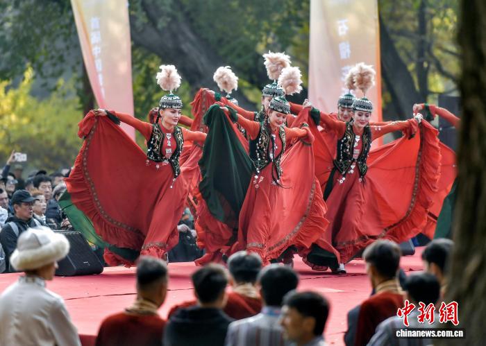 Қытайдың алғашқы Шыңжаң халық өнері маусымының үздік бағдарламасы Үрімжіде қойылды