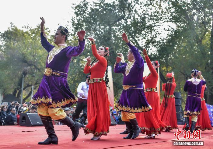 Қытайдың алғашқы Шыңжаң халық өнері маусымының үздік бағдарламасы Үрімжіде қойылды