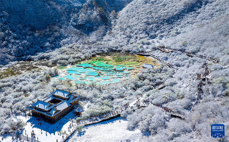 Сычуаньның Хуанлун көркем аймағында алғашқы қар жауды