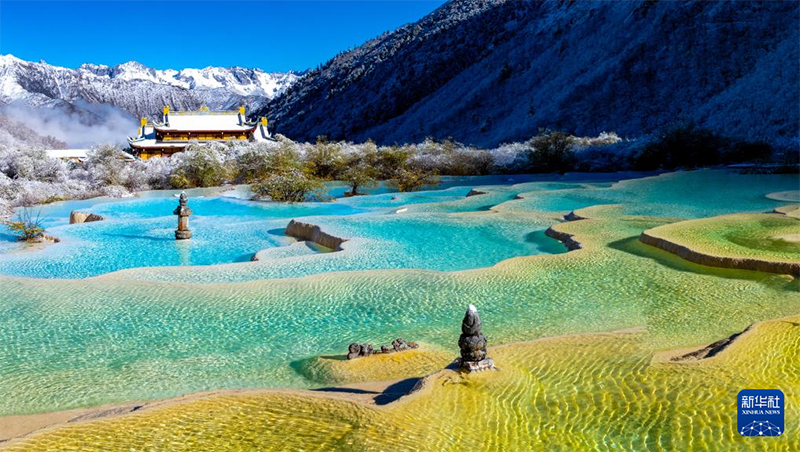 Сычуаньның Хуанлун көркем аймағында алғашқы қар жауды