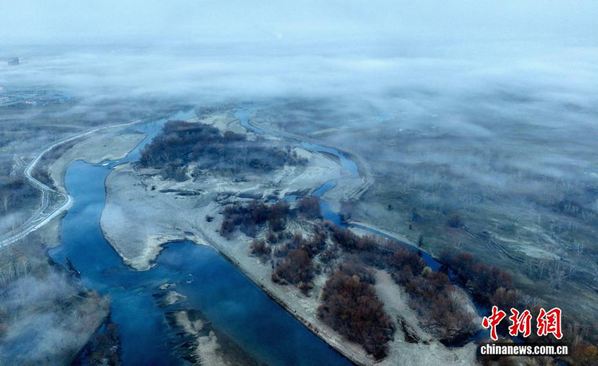 Шыңжаңдағы Ертіс өзенінің Бейтун бөлігіндегі көркем көрініс