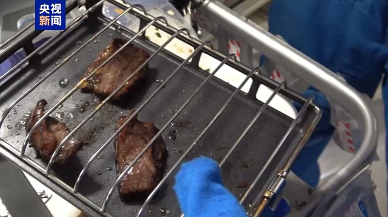 Қытайлық ғарышкерлер ғарыш станциясында «барбекю» жеді