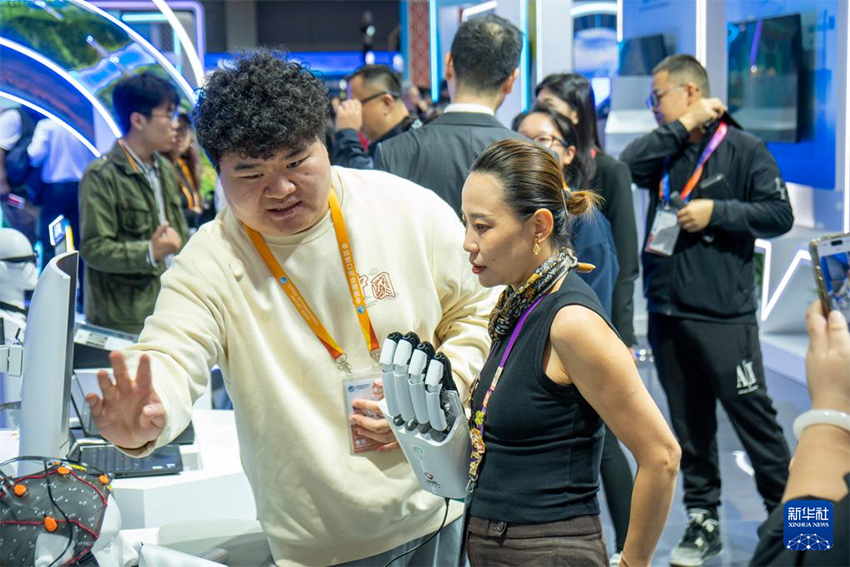 8-інші Қытай импорт көрмесі: Қытай павильонындағы ғылыми-технологиялық жетістіктер