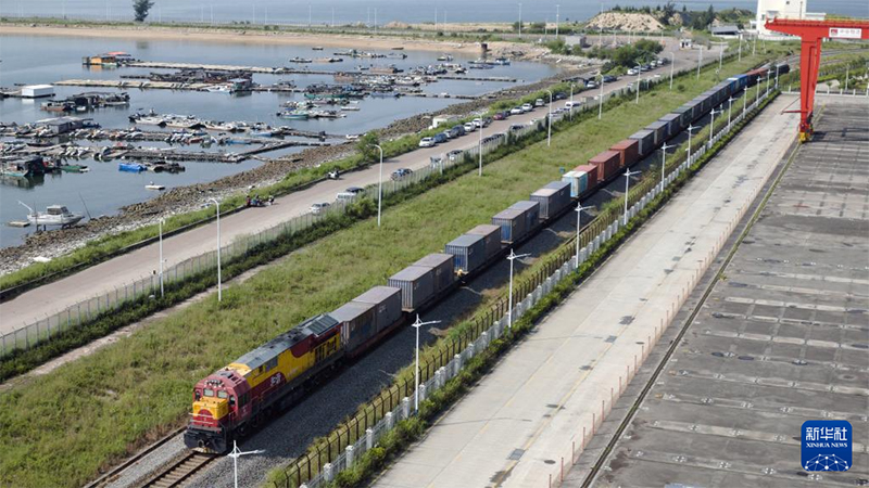 Қытайдың Батыс құрлық-теңіз жаңа арнасынан өткен пойыздардың жүк тасымалы биыл 1,2 млн TEU-ден асты