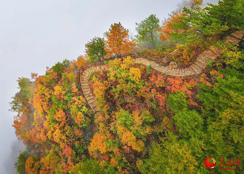 Юэси, Аньхой: Таудағы күз және шөккен бұлт