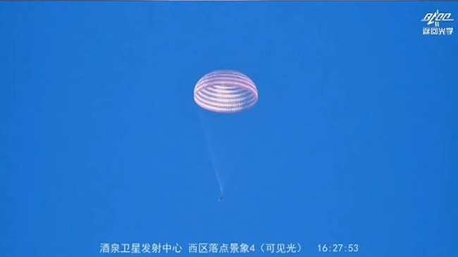 Шэньчжоу-20 ғарышкерлері жерге аман-есен оралды