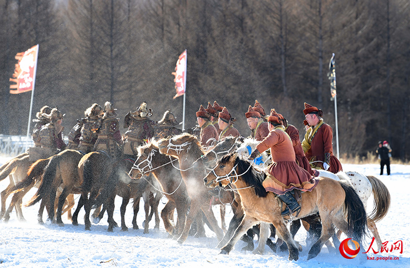 Ішкі Моңғұлдың Аршань қаласындағы қар-мұз фестивалін тамашалаңыз