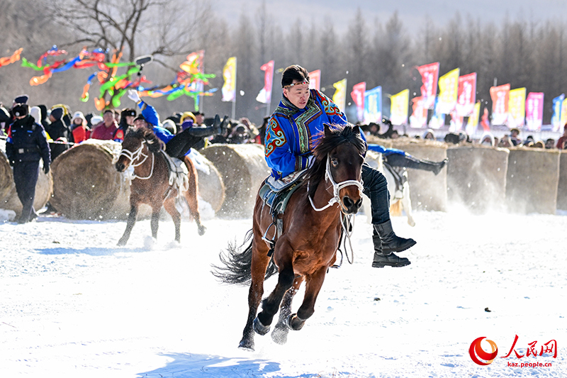Ішкі Моңғұлдың Аршань қаласындағы қар-мұз фестивалін тамашалаңыз