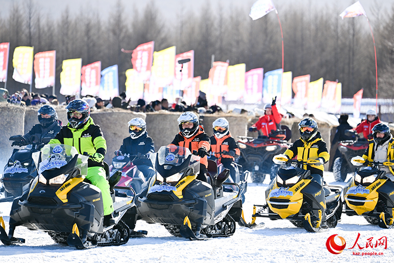 Ішкі Моңғұлдың Аршань қаласындағы қар-мұз фестивалін тамашалаңыз