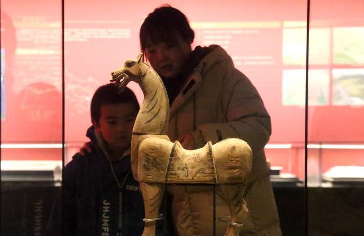 Цинхай өлкесі мұражайының жылқыға қатысты мәдени жәдігерлері туристерді баурады